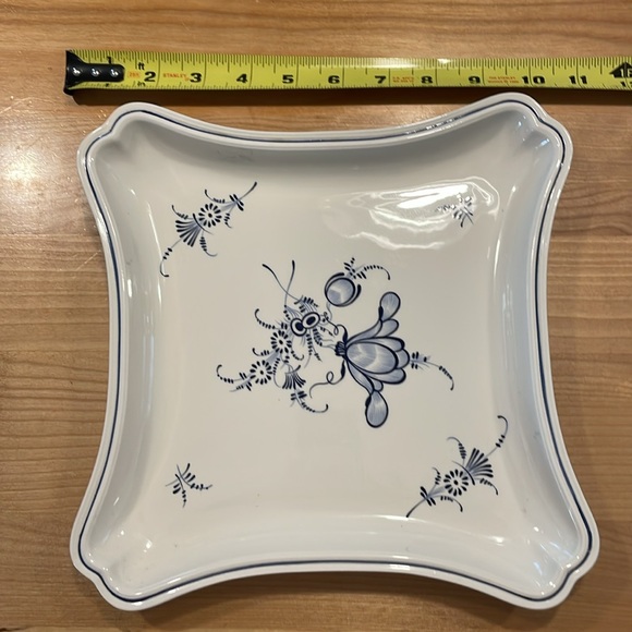 Villeroy & Boch Luxembourg serving plate in blue and white 10 inches wide. - Picture 3 of 3